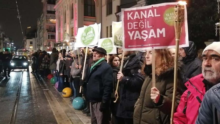 People chain against Kanal Istanbul!