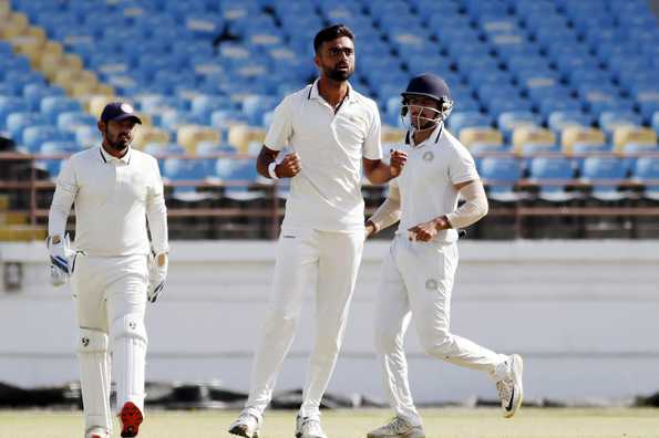 تفوق Unadkat على لاعب الهند السابق Dodda Ganesh (62) ليحرز معظم الويكيت من قبل pacer في موسم Ranji (حقوق الصورة: SCA)