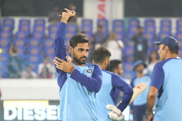 خضع Bhuvneshwar لعملية جراحية للفتق الرياضي في يناير وكان خارج العمل منذ ذلك الحين.