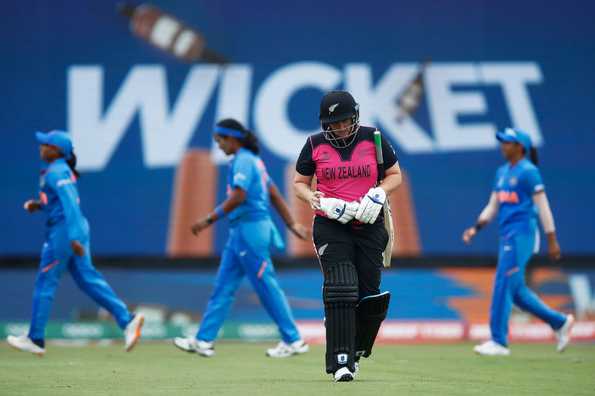 تمكن الكاهن من إدارة 60 جري فقط من 4 مباريات في كأس العالم T20. تمكن الكاهن من إدارة 60 جري فقط من 4 مباريات في كأس العالم T20.
