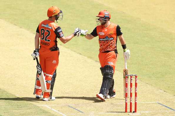 قامت الشراكة بين Inglis و Munro بدعم Scorchers إلى 185/3 ، والتي أثبتت أنها أكثر من اللازم بالنسبة لمطاردة Renegades